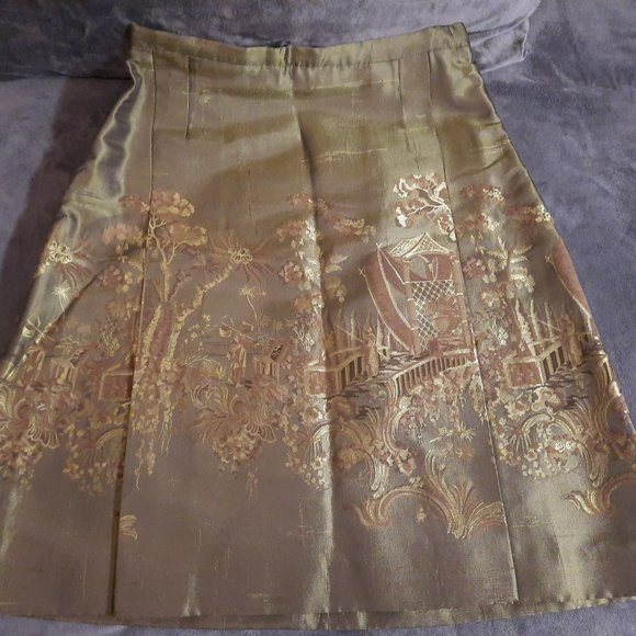 Green Silk Embroidered Skirt - Picture 2 of 5